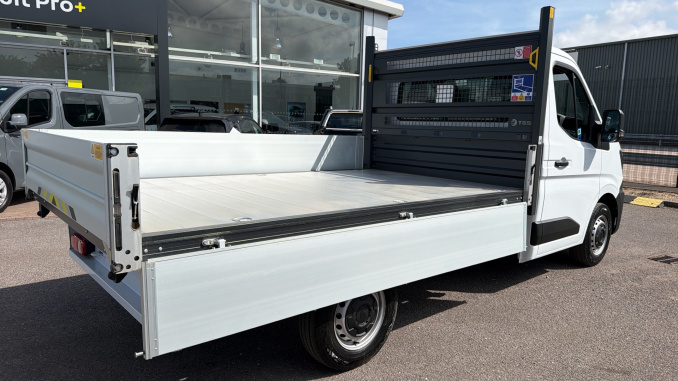 Renault Master Mwb Diesel Fwd ML35dCi 150 Advance Low Roof Aluminium Tipper - Image 5